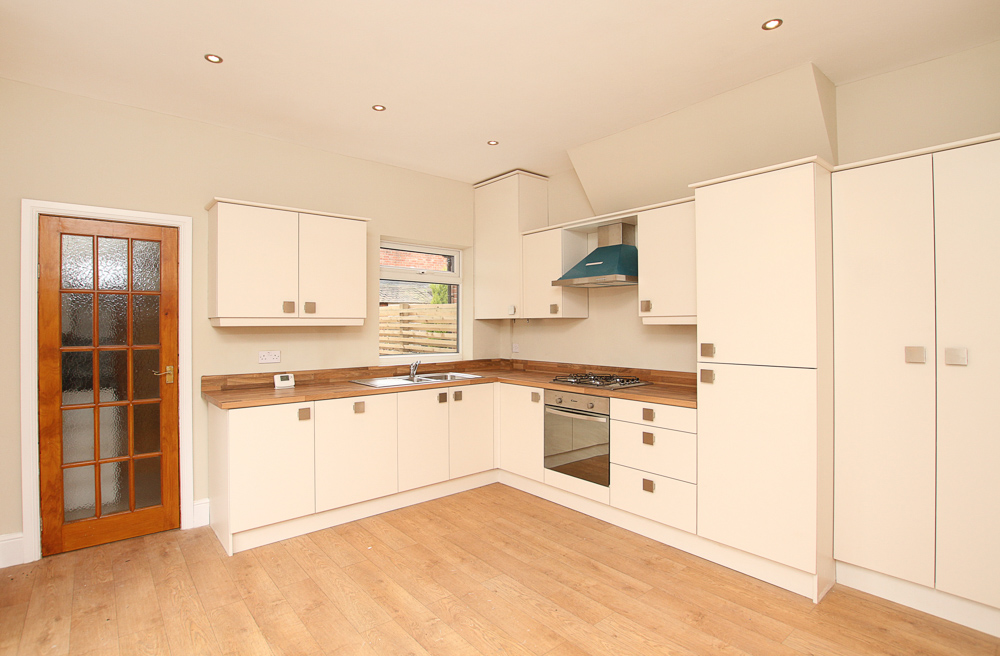 5 Ways to make your kitchen look & feel larger
