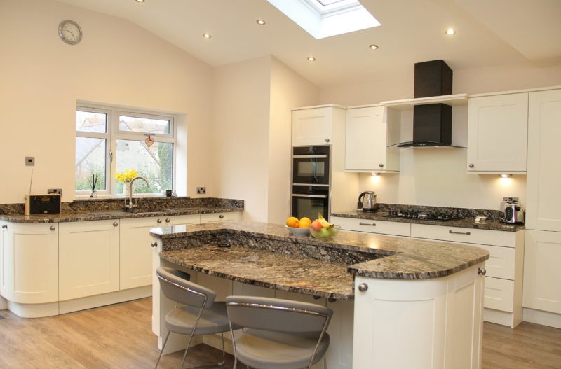 How to stylishly incorporate a dining area into a small kitchen